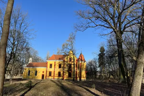 Castle Mlýnce view from west