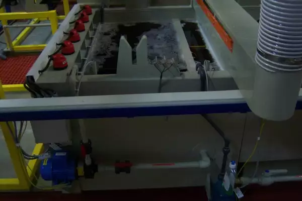 Galvanic line tank
